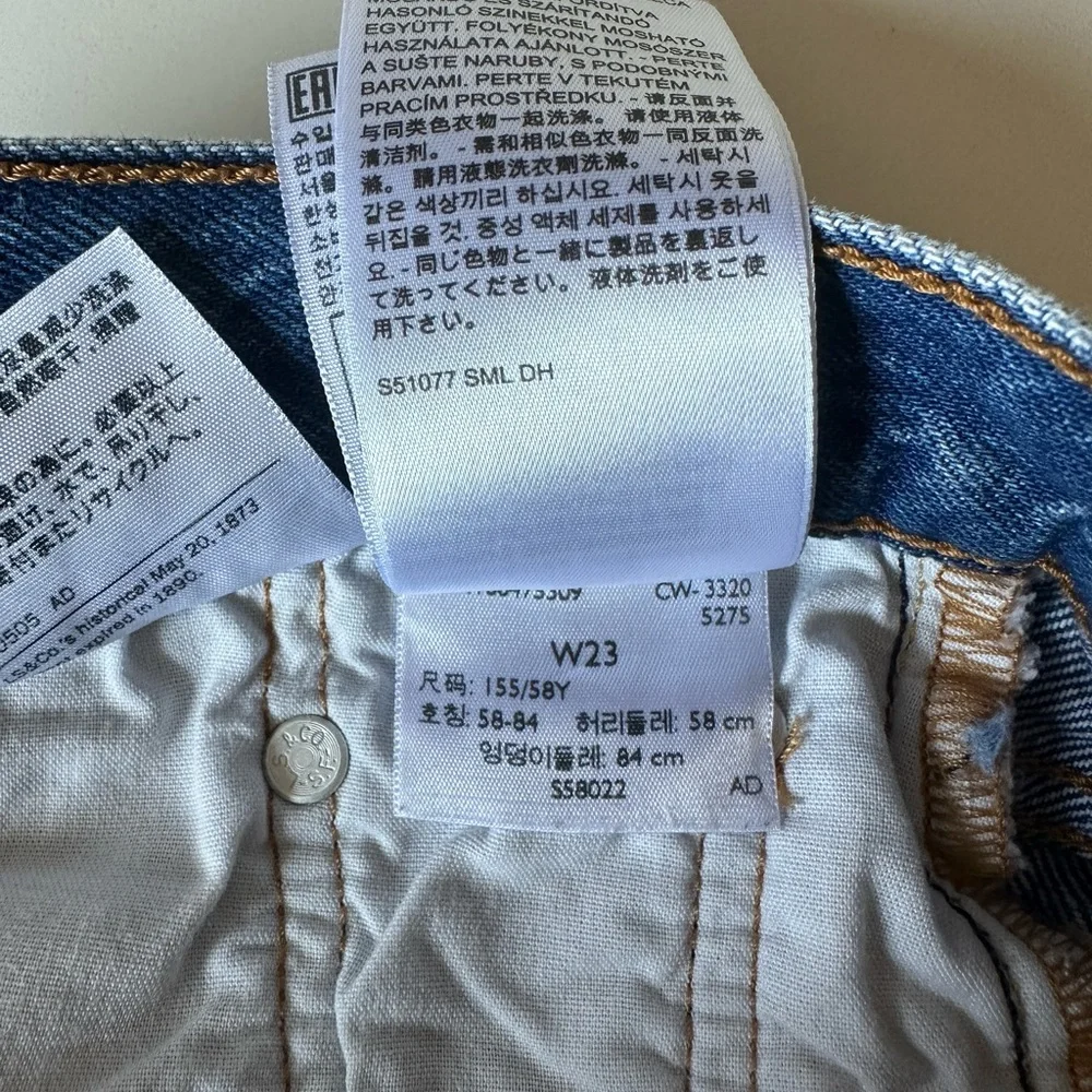 Levi’s 501 denim shorts size W23